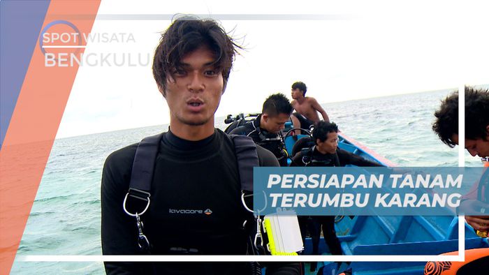 Persiapan Sebelum Menanam Terumbu Karang di Bawah Laut Pulau Tikus, Bengkulu