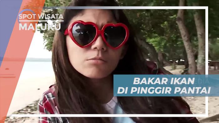 Bakar Ikan di Tepi Pantai Bersama Masyarakat Maluku Utara