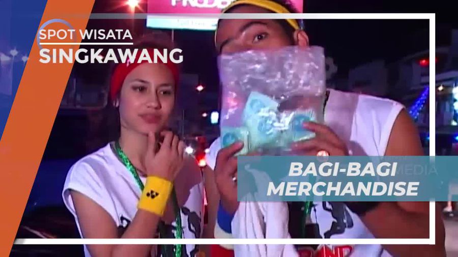 Momen Seru Berbagi Merchandise di Hiruk-pikuk Keramaian Kota Pontianak