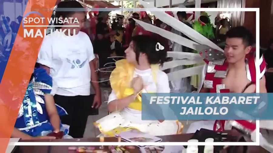 Memakai Pakaian Unik Memeriahkan Festival Kabaret Jailolo Halmahera Barat