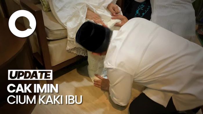 Momen Cak Imin Cium Kaki Ibu Jelang Pendaftaran ke KPU