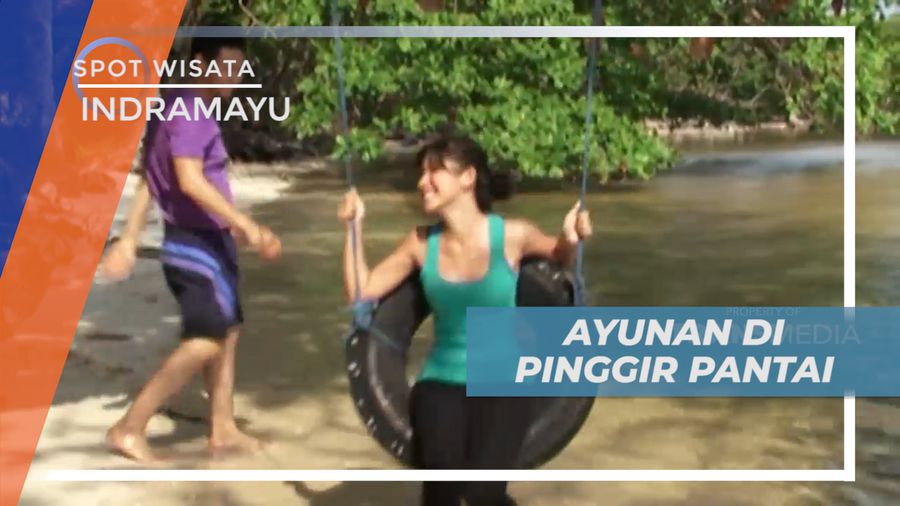 Seru-seruan Bermain Ayunan di Tepi Pantai Pulau Biawak, Indramayu