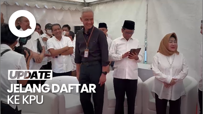 Ganjar-Mahfud Tiba di Tugu Proklamasi Jelang Daftar ke KPU