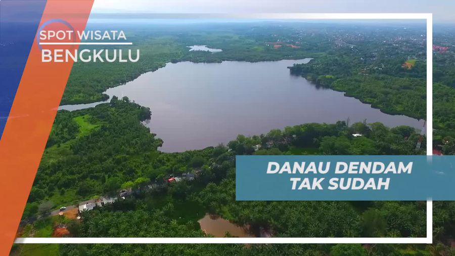 Mendayung Perahu Sampan Menyusuri Danau Dendam Tak Sudah Bengkulu
