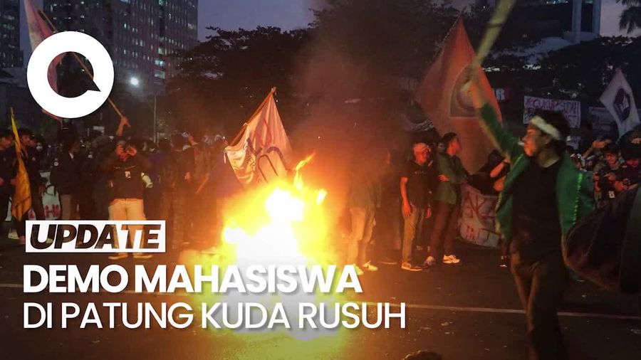 Demo di Patung Kuda Rusuh, Massa Lempar Batu dan Bakar Spanduk