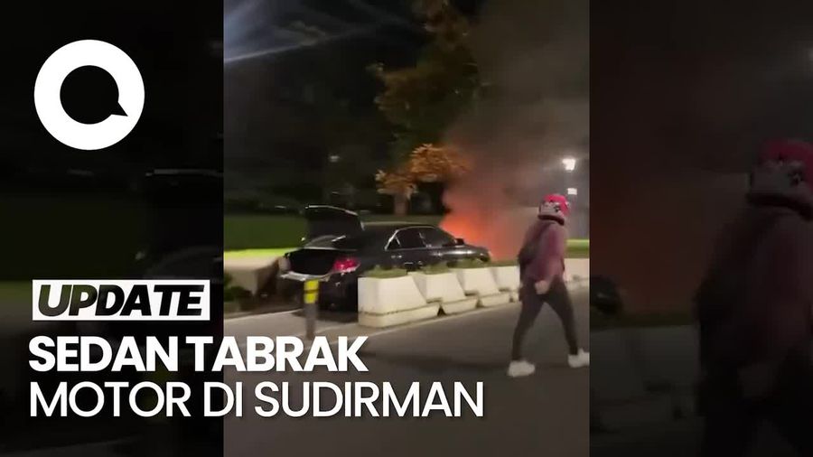 Mobil Tabrak Motor di Sudirman hingga Terbakar
