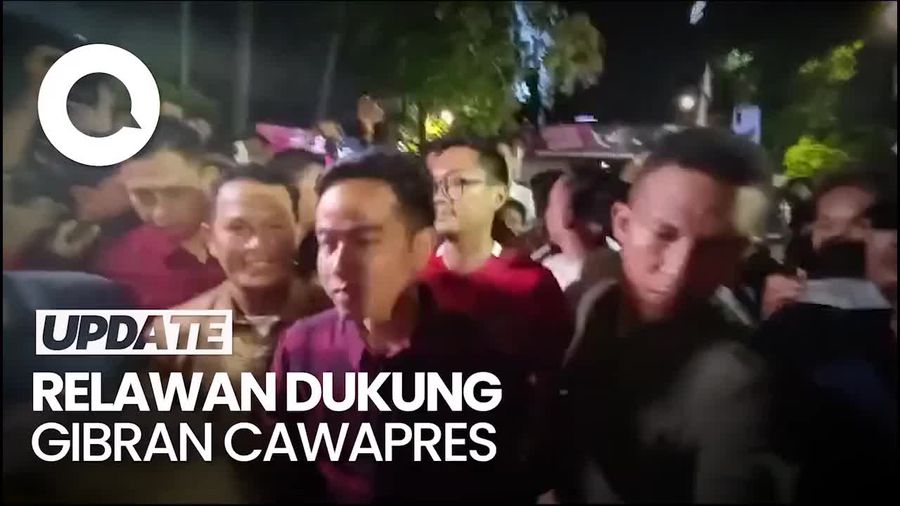 Momen Gibran Hadiri Acara Relawan di Tugu Proklamasi