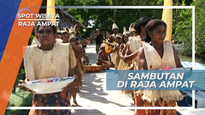 Meriahnya Tarian Sambutan Selamat Datang Warga Lokal, Raja Ampat
