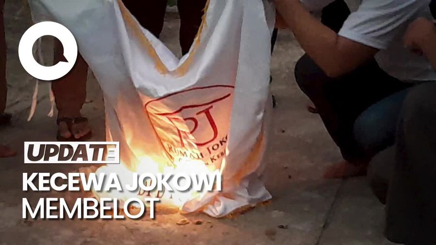 Relawan Rumah Jokowi di Sumsel Lepas Baju dan Bakar Bendera Organisasi