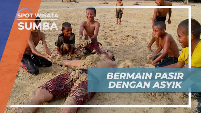 Bermain Pasir Ditemani Panorama Indah Alam Sumba