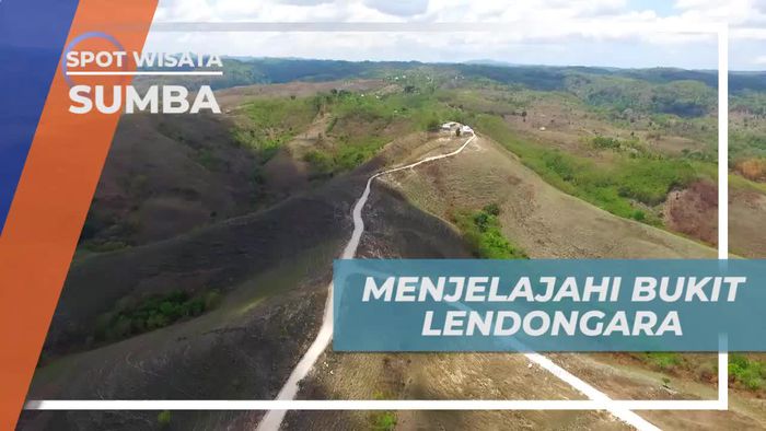 Naik Motor Trail Menjelajahi Bukit Lendongara Sumba
