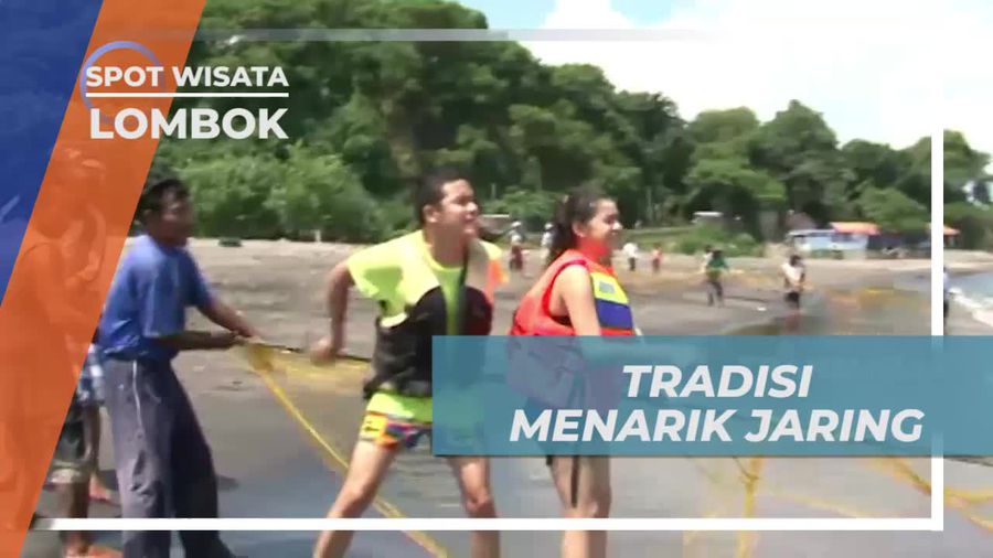 Gotong-royong Menarik Jaring Sepanjang 500 Meter di Lombok
