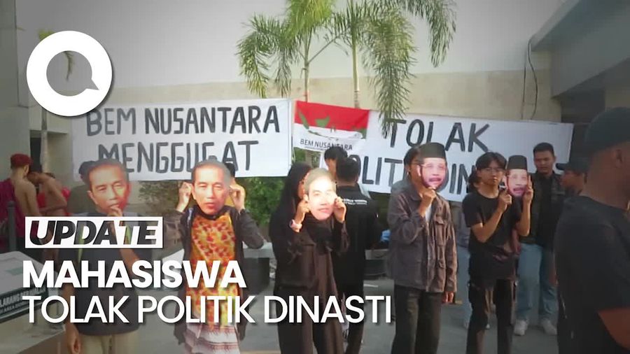 Massa Mahasiswa di Jogja Coret Poster Jokowi-Gibran-Anwar Usman