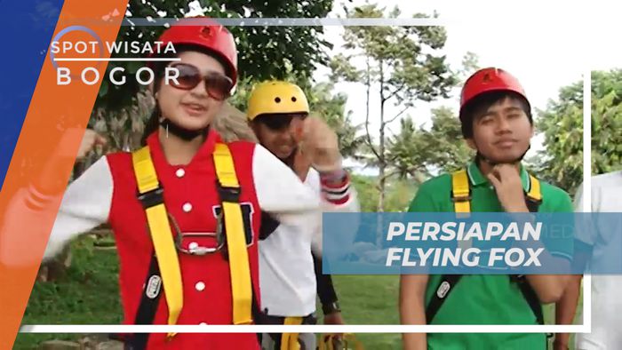 Memakai Helm dan Tali Keselamatan, Persiapan Bermain Flying Fox di Bogor