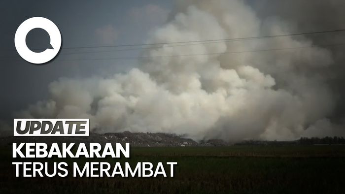 Kebakaran TPA Jalupang Karawang, Api Belum Bisa Dipadamkan