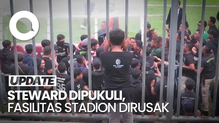 Rusuh Selepas Laga PSS Vs Bali United: Penonton Turun Lapangan, Bench Dirusak