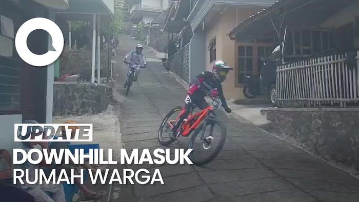 Sensasi Seru Downhill di Kampung Batu Hingga Masuk Rumah Warga