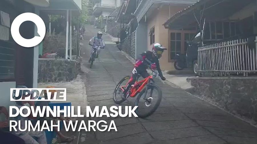 Sensasi Seru Downhill di Kampung Batu Hingga Masuk Rumah Warga