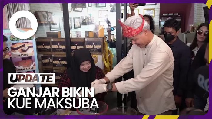 Ganjar Bikin Kue Maksuba Bareng Pelaku UMKM Palembang