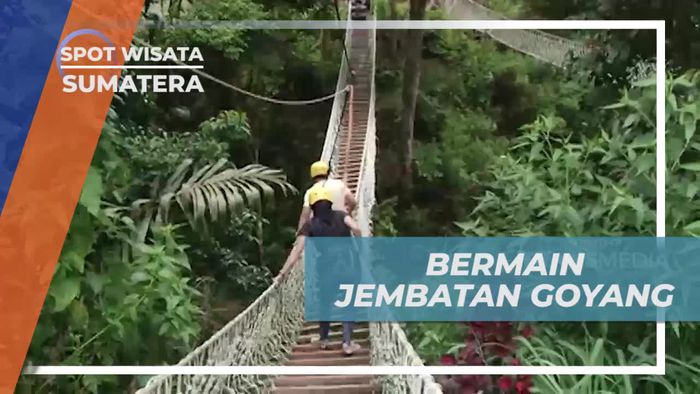 Sensasi Menegangkan Bermain Jembatan Goyang di Taman Simalem Karo