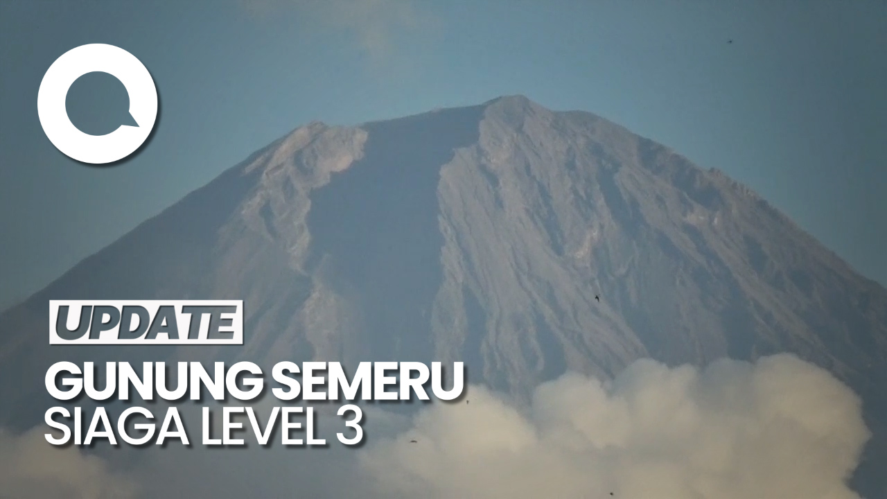 Penampakan Gunung Semeru Muntahkan Awan Panas Setinggi 1.000 Meter