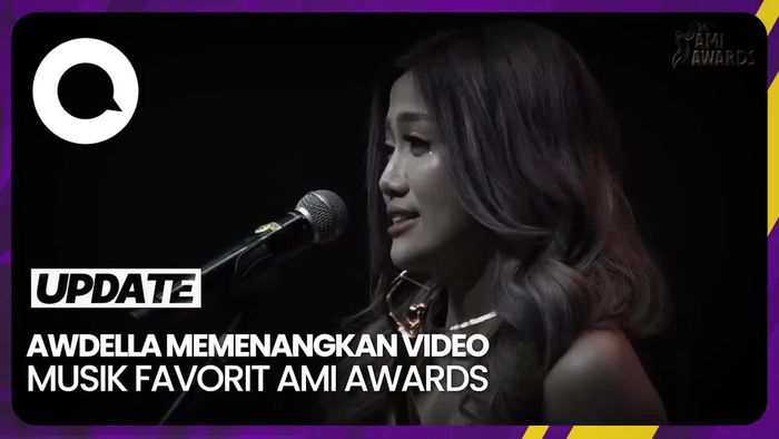 Air Mata Haru Awdella Saat Dianugerahi Pengharaan AMI Awards
