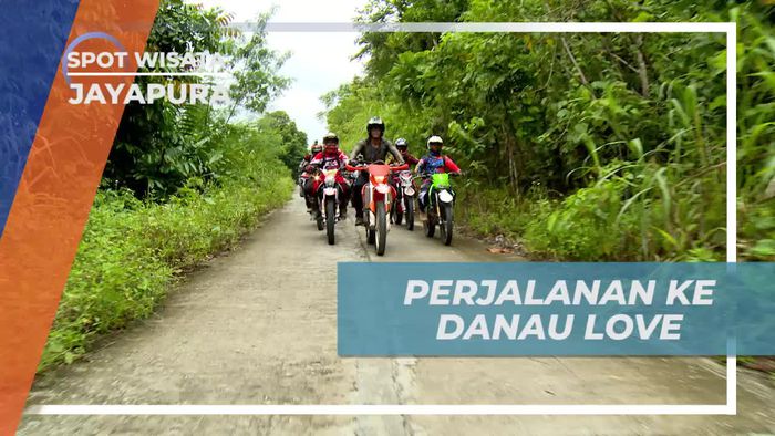 Naik Motor Trail Menuju Danau Love Jayapura