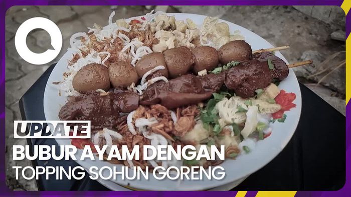Sarapan Bubur Ayam Pak Bakir yang Unik: Pakai Sohun Goreng!