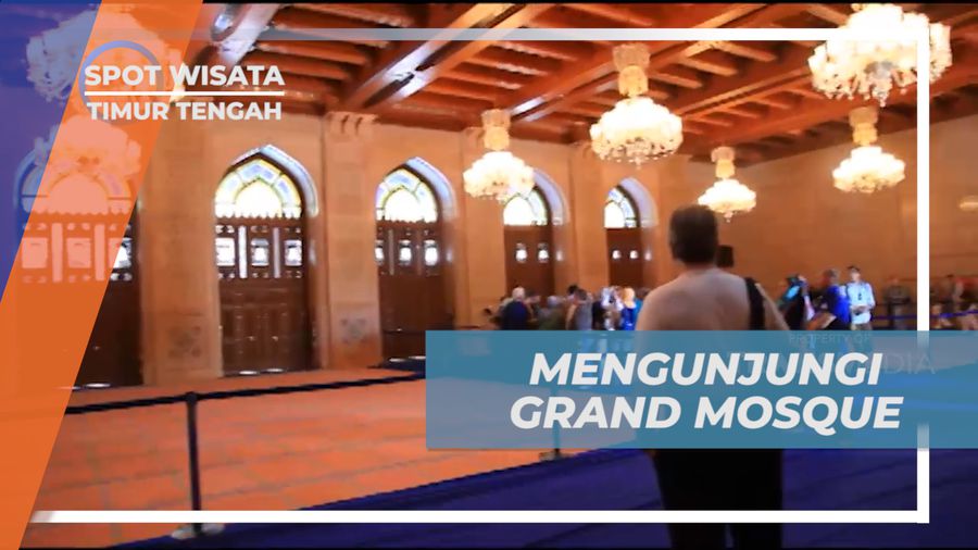 Mengunjungi Masjid Agung Sultan Qaboos di Kota Muskat, Timur Tengah