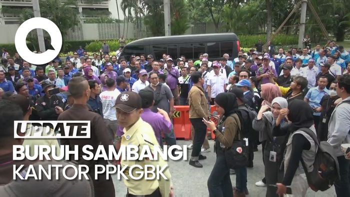 Massa Buruh Temui PPKGBK, Minta Buka Blokade Hotel Sultan