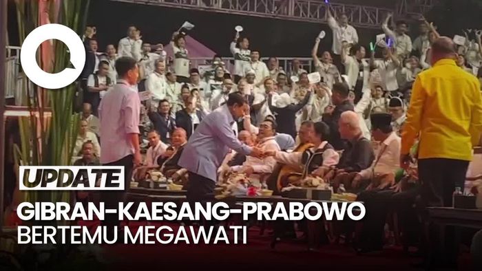 Momen Gibran-Kaesang Cium Tangan Megawati, Prabowo Salaman