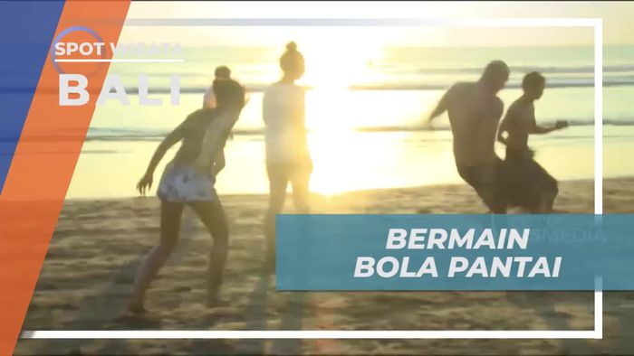 Adu Tangkas Bermain Bola Pantai di Pulau Dewata Bali