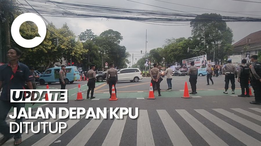 Water Barrier-Kawat Duri Dipasang di Depan KPU, Jalan Ditutup!