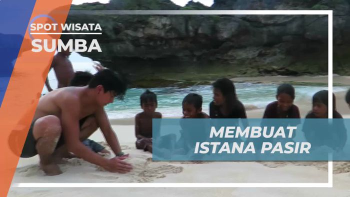 Membuat Istana Pasir di Pantai Mandorak Sumba 
