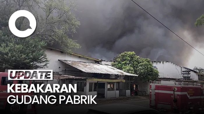 Si Jago Merah Melahap Gudang Pabrik di Cipadung Bandung!
