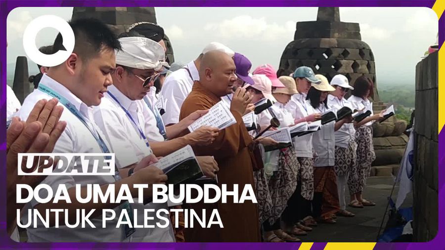 Umat Buddha Doakan Palestina di Puncak Candi Borobudur
