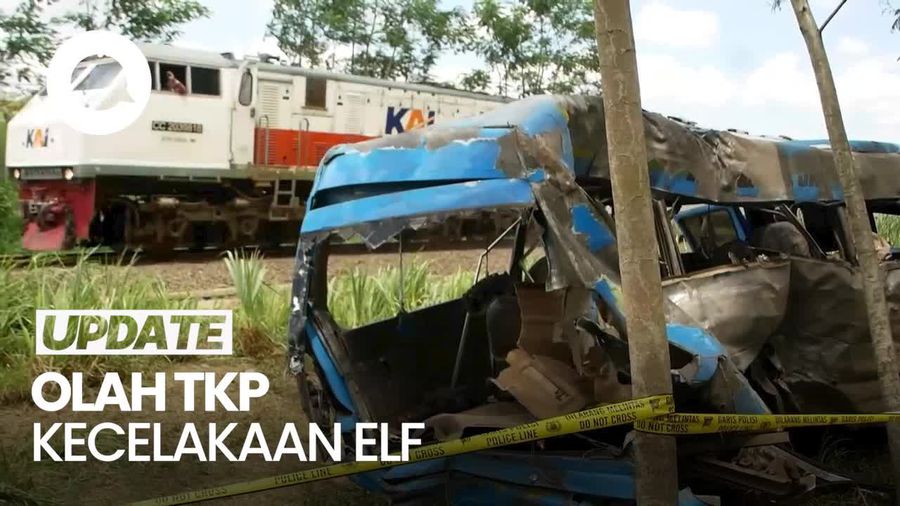 Polisi Olah TKP Kecelakaan Elf Tertabrak Kereta di Lumajang