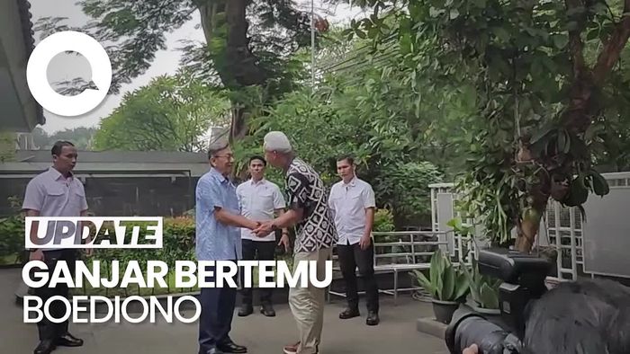 Ganjar Sambangi Kediaman Boediono, Bahas Apa?