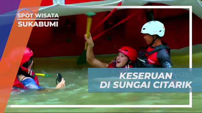 Mengapung Dengan Floaties di Sungai Citarik Sukabumi