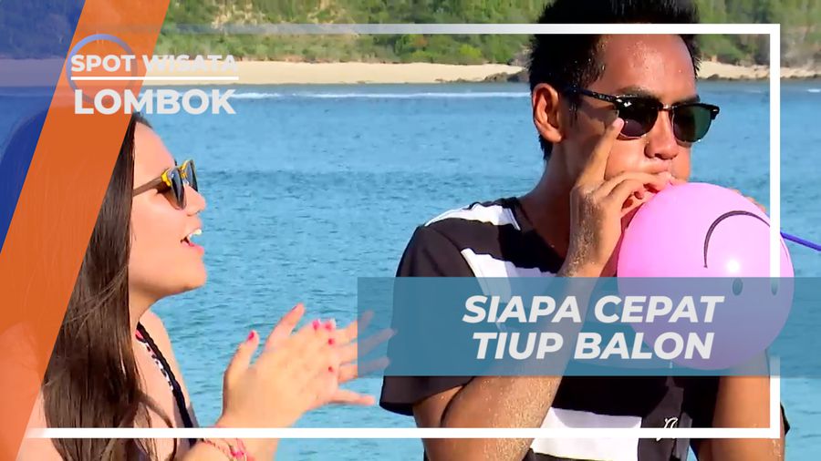 Adu Cepat, Lomba Meniup Balon Sampai Besar di Tepi Pantai Mawun, Lombok