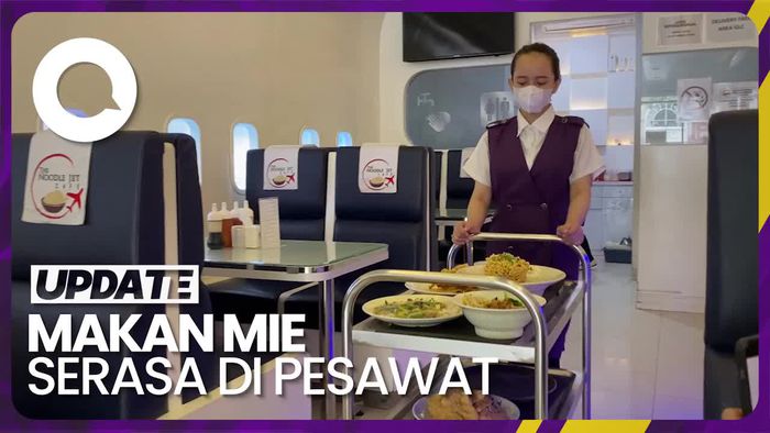 Makan Ifumi-Kwetiau Siram Sapi di Pesawat The Noodle Jet Cafe