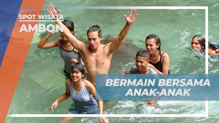 Bercengkrama Bersama Anak-anak di Pantai Liliboi Ambon