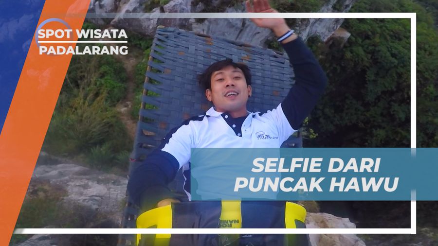Selfie Seru Abadikan Momen di Puncak Gunung Hawu, Padalarang
