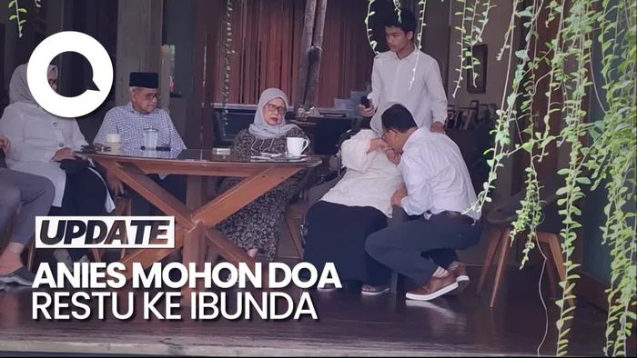 Anies Sungkem-Minta Doa Restu ke Ibunda Sebelum Mulai Kampanye