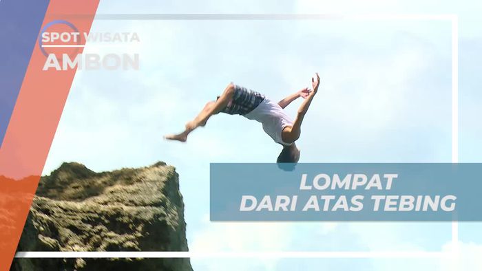 Melompat Dari Atas Tebing, Keseruan di Pantai Liliboi Ambon