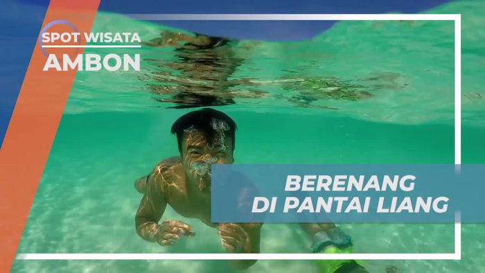 Berenang Mengarungi Keindahan Gradasi Warna Air Pantai Liang Ambon