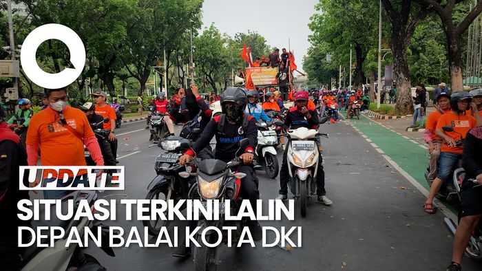Massa Demo Buruh Bubarkan Diri dari Depan Balai Kota DKI 