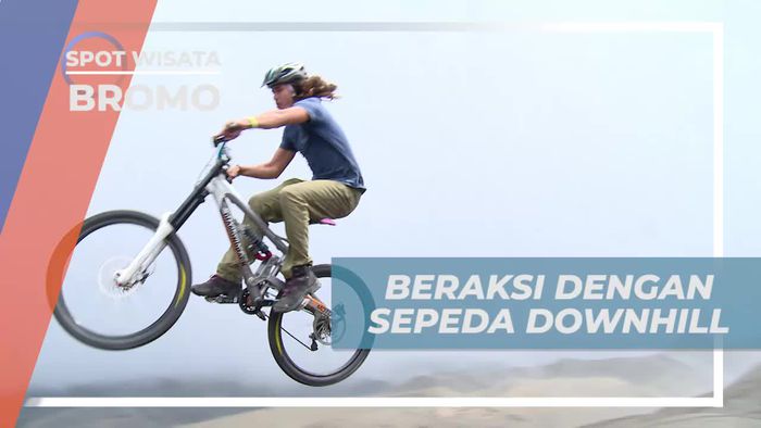 Beraksi Melompat Gundukan Pasir Dengan Downhill di Bromo