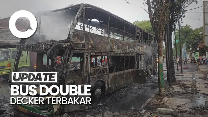 Penampakan Bus Double Decker Terbakar di Pamekasan Madura