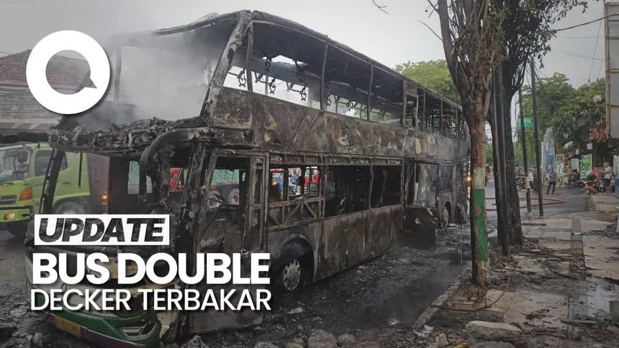 Penampakan Bus Double Decker Terbakar di Pamekasan Madura